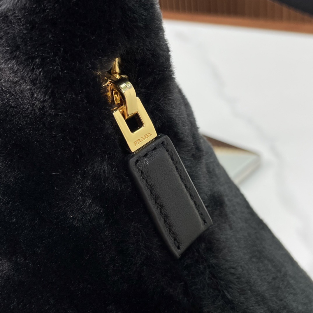 P*rada Bag Top Quality