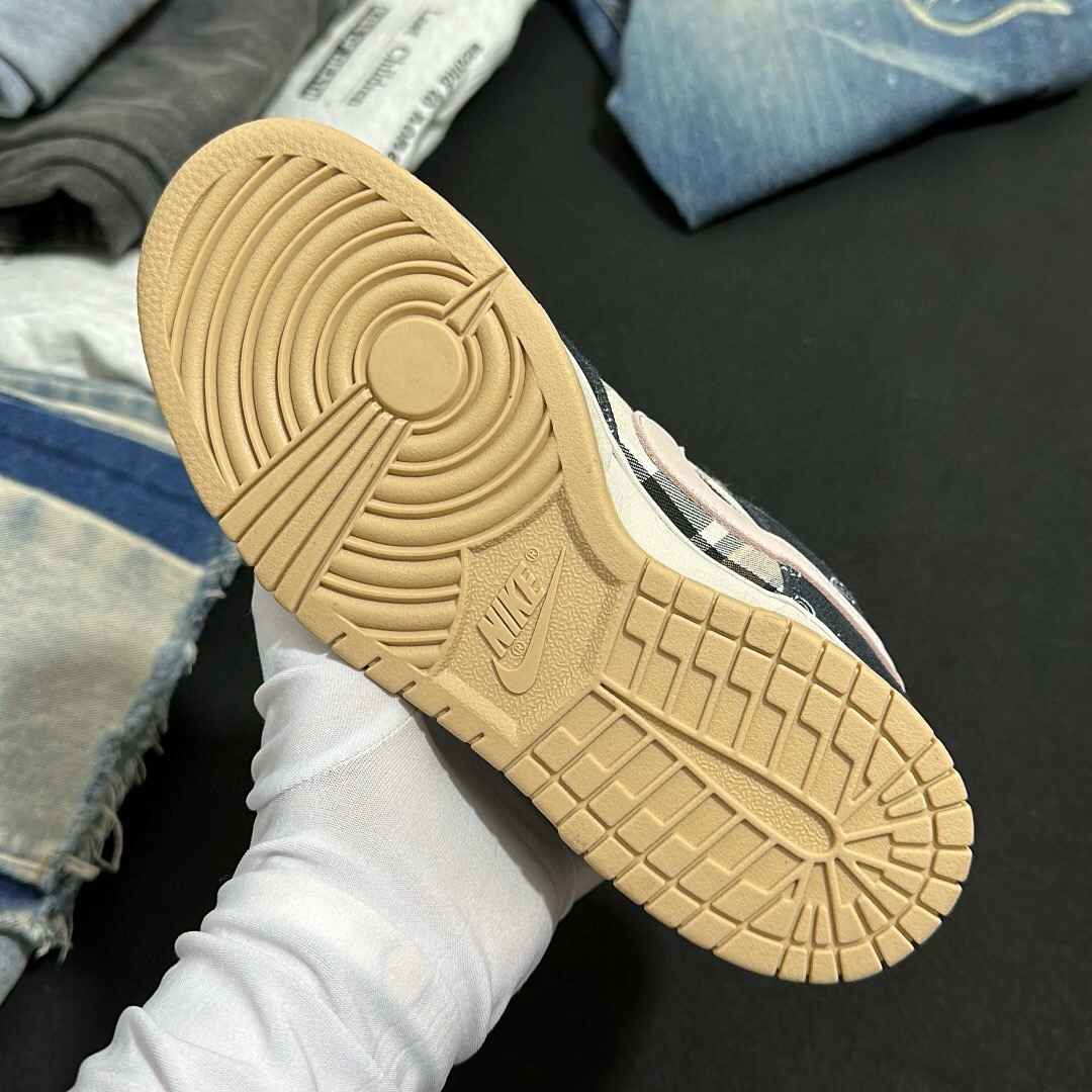 Nike travis scott × sb dunk