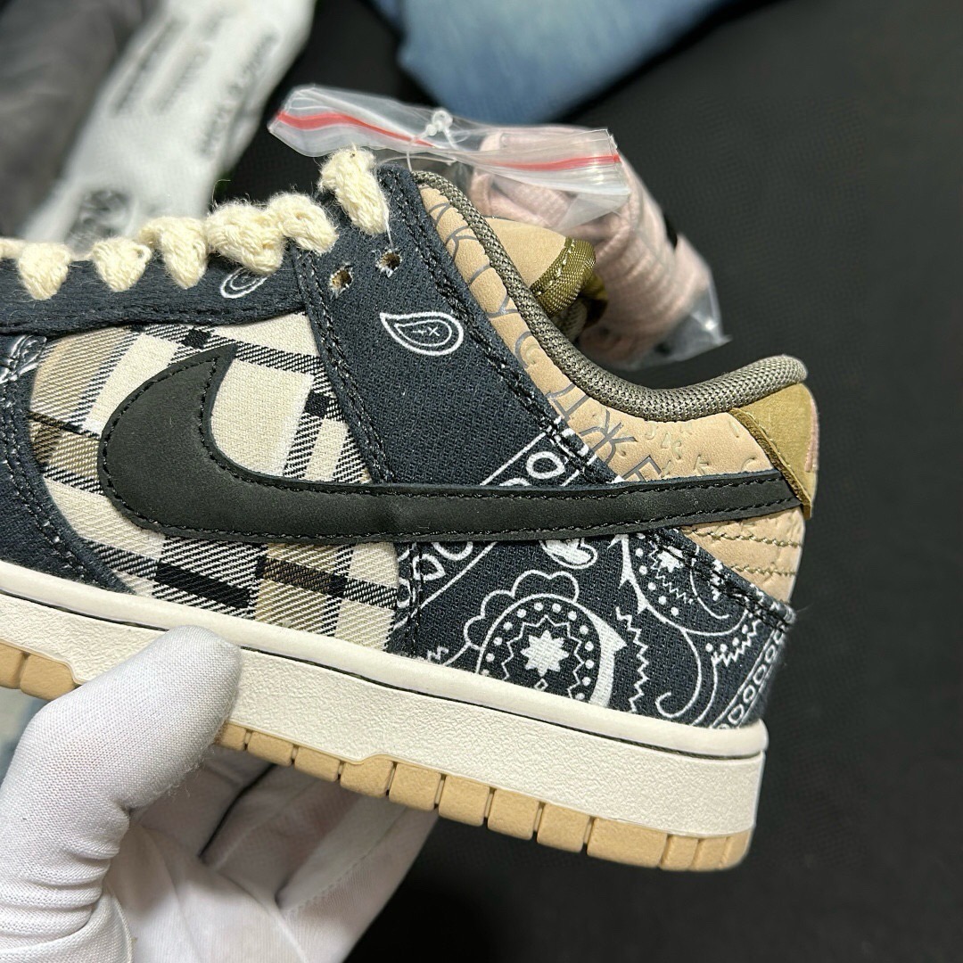 Nike travis scott × sb dunk