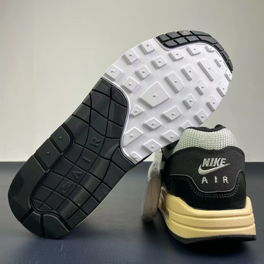 Nike Air Max+P*atta ）