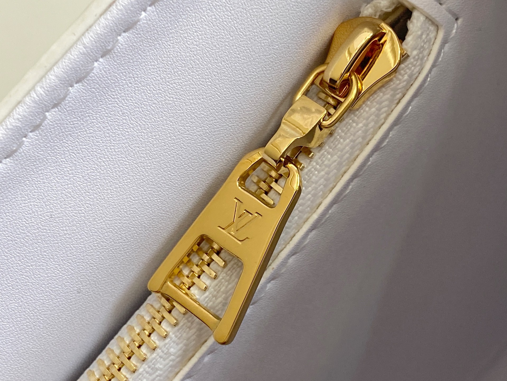 L*ouis V*uitton Top Bag