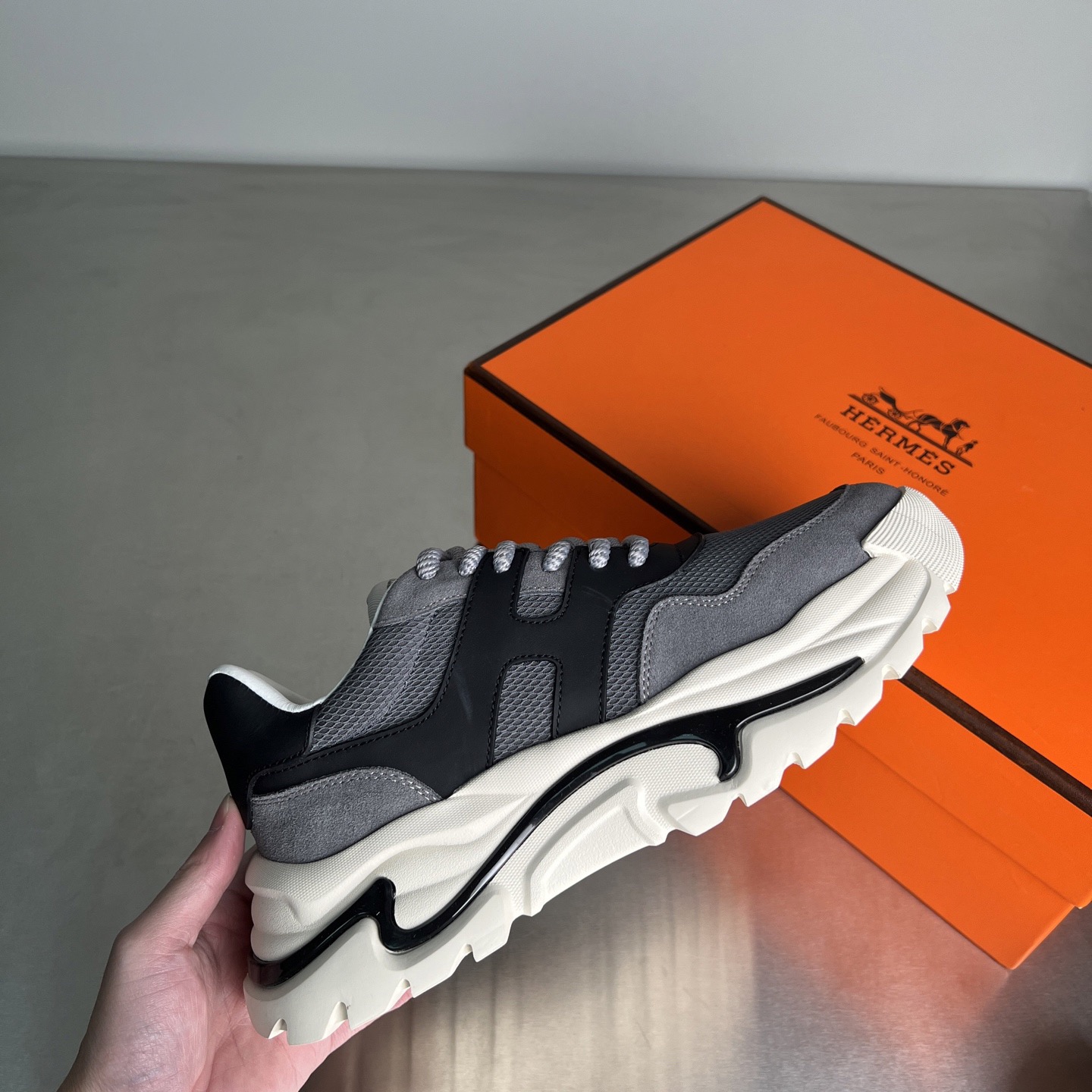 Men H*ermes Top Sneaker