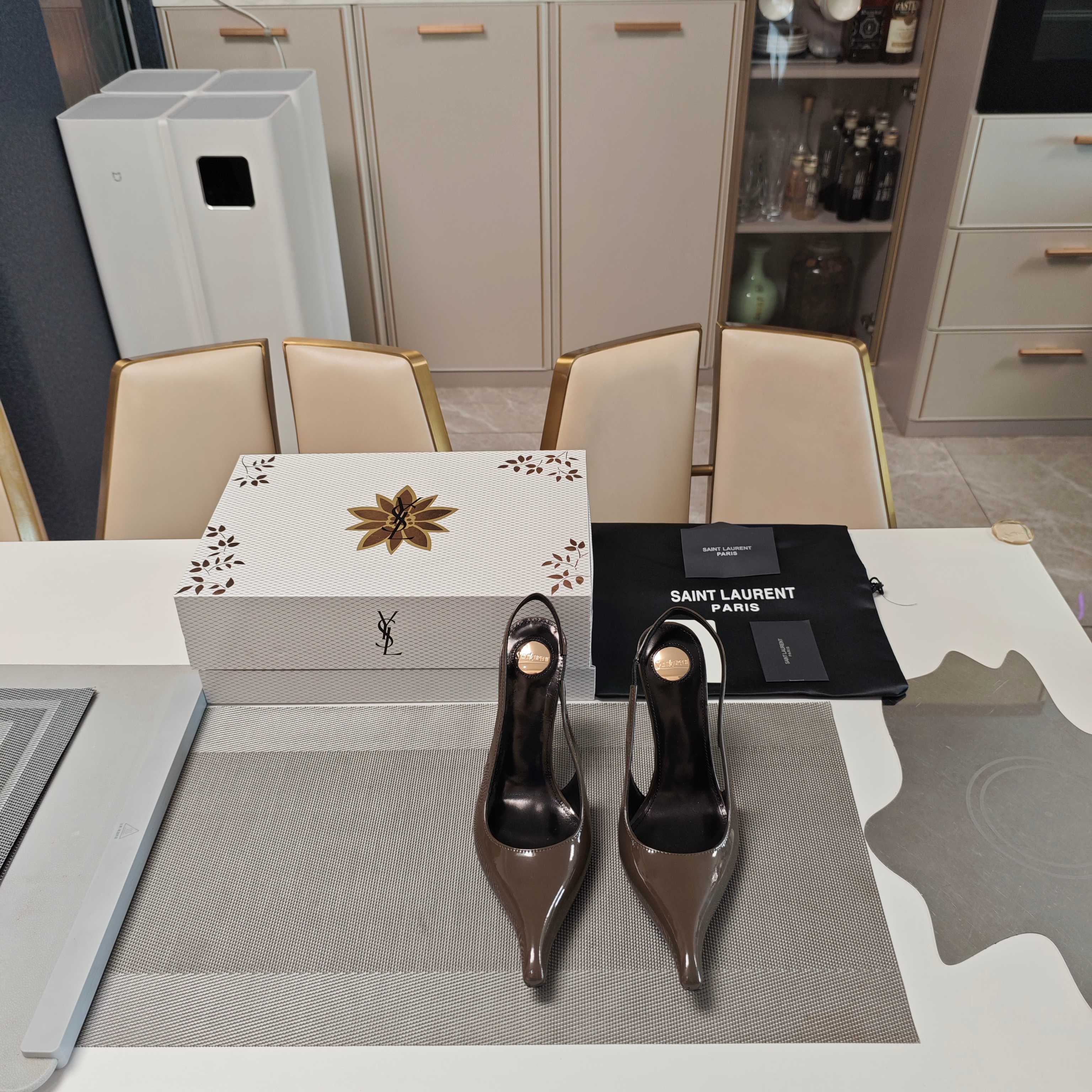 Women Y*SL Top Pumps