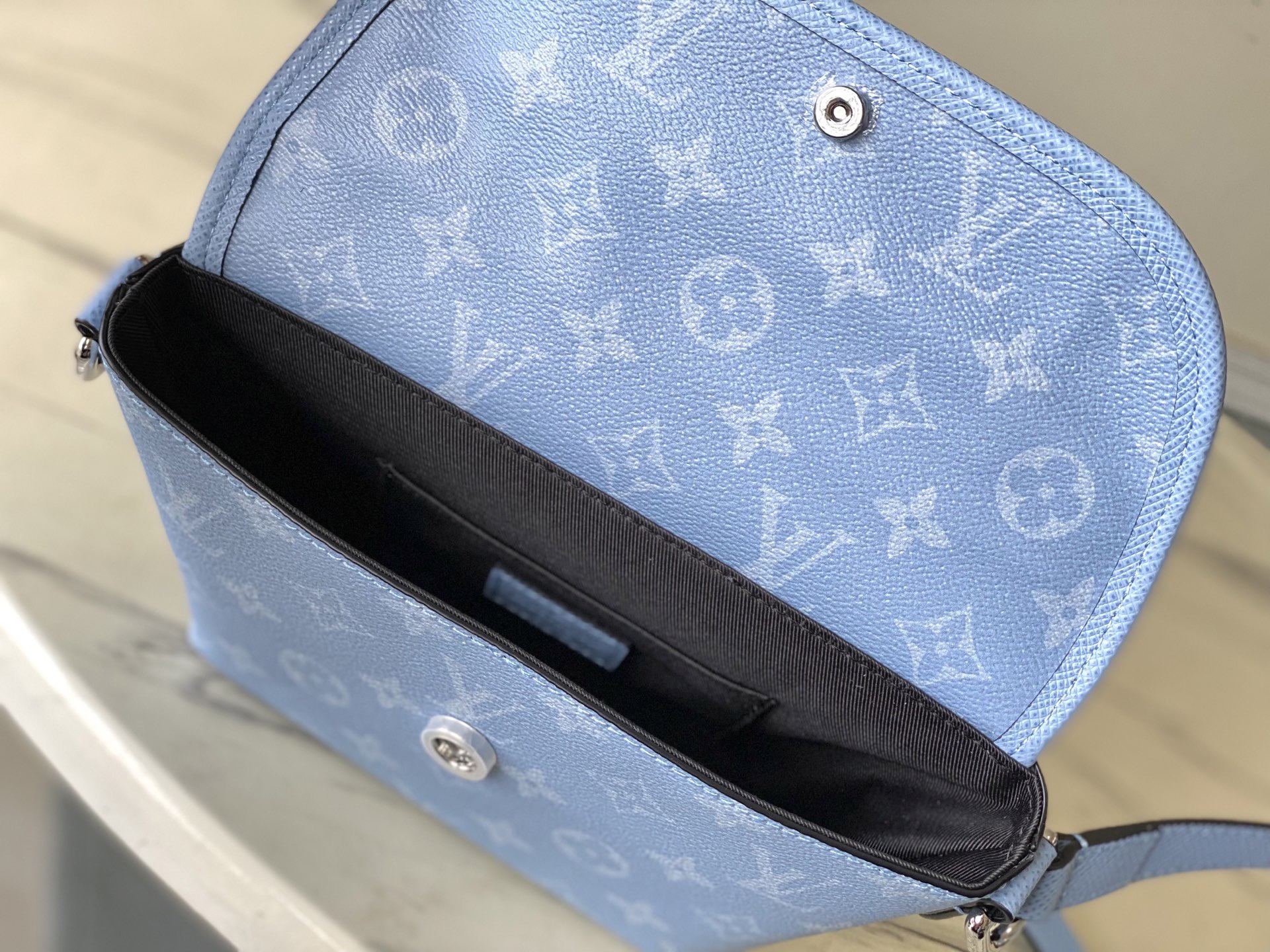 L*ouis V*uitton Top Bag