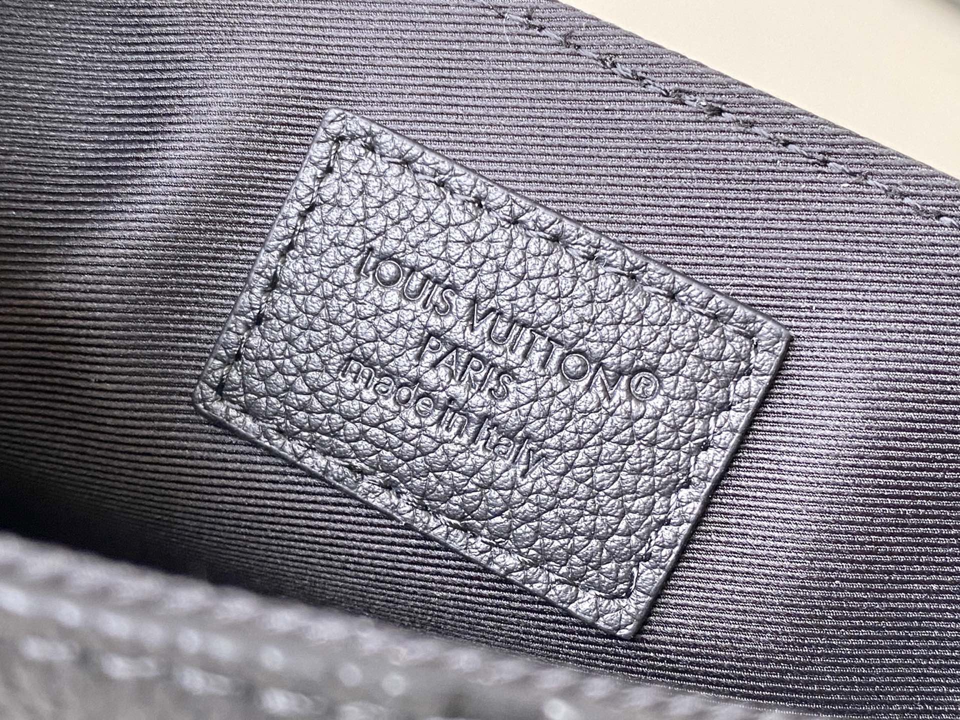 L*ouis V*uitton Top Bag