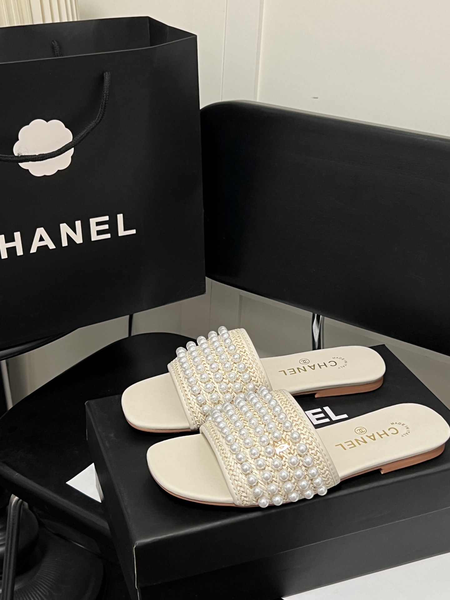 Women Top Quality C*hanel shoes