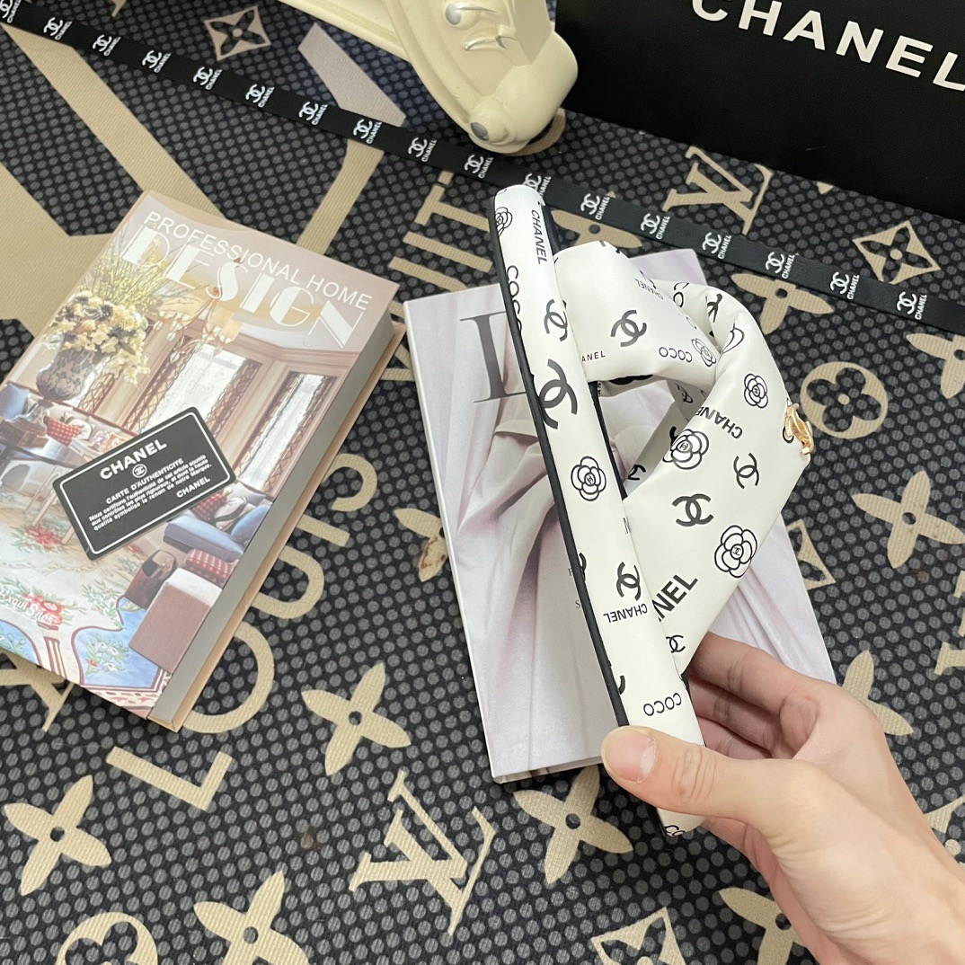 Women Top Quality C*hanel shoes