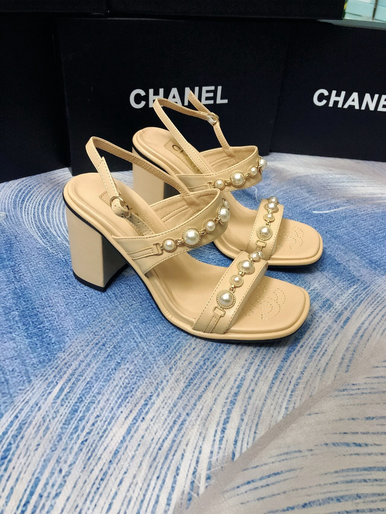 Women Top Quality C*hanel shoes
