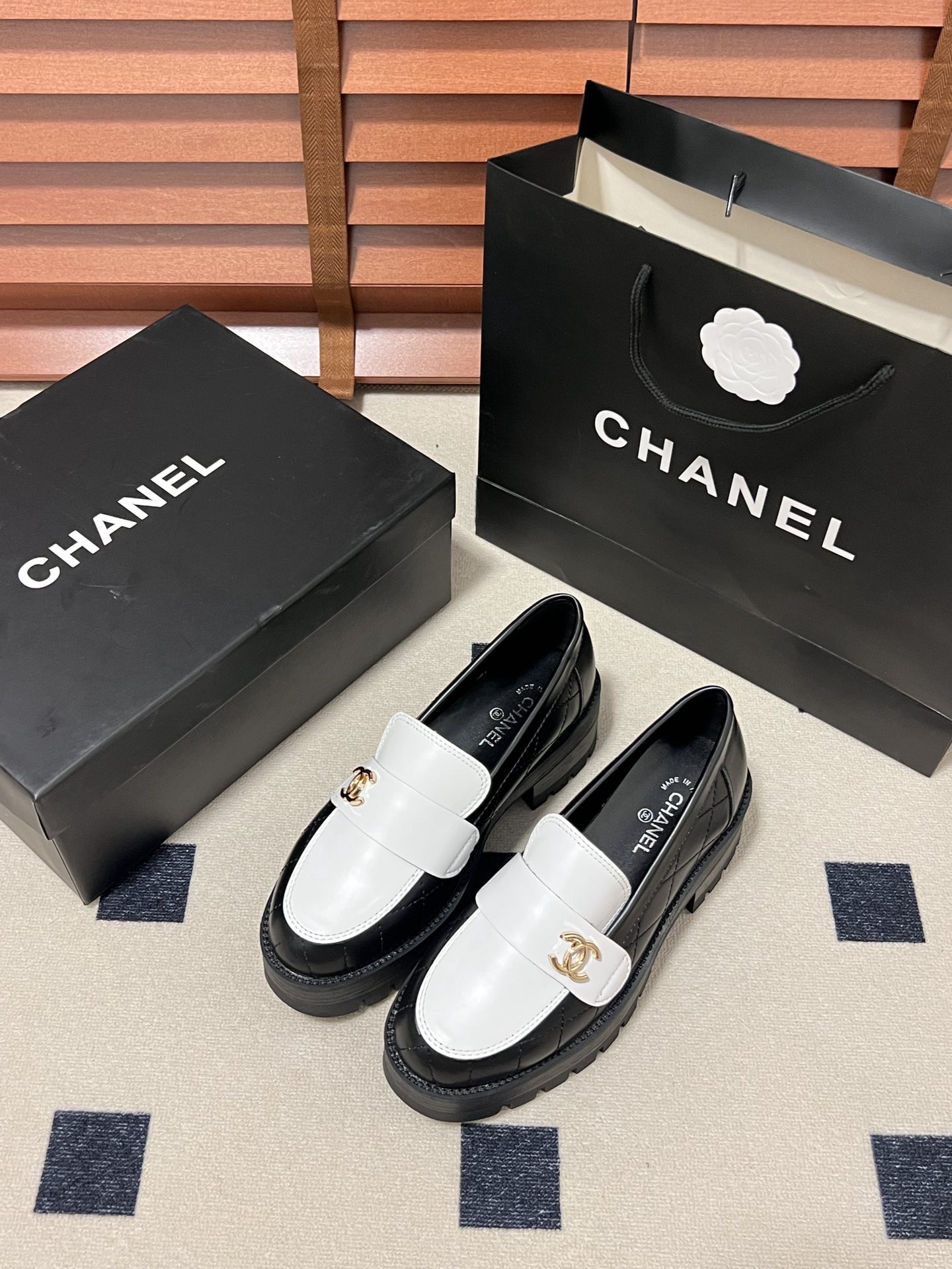 Women Top Quality C*hanel shoes