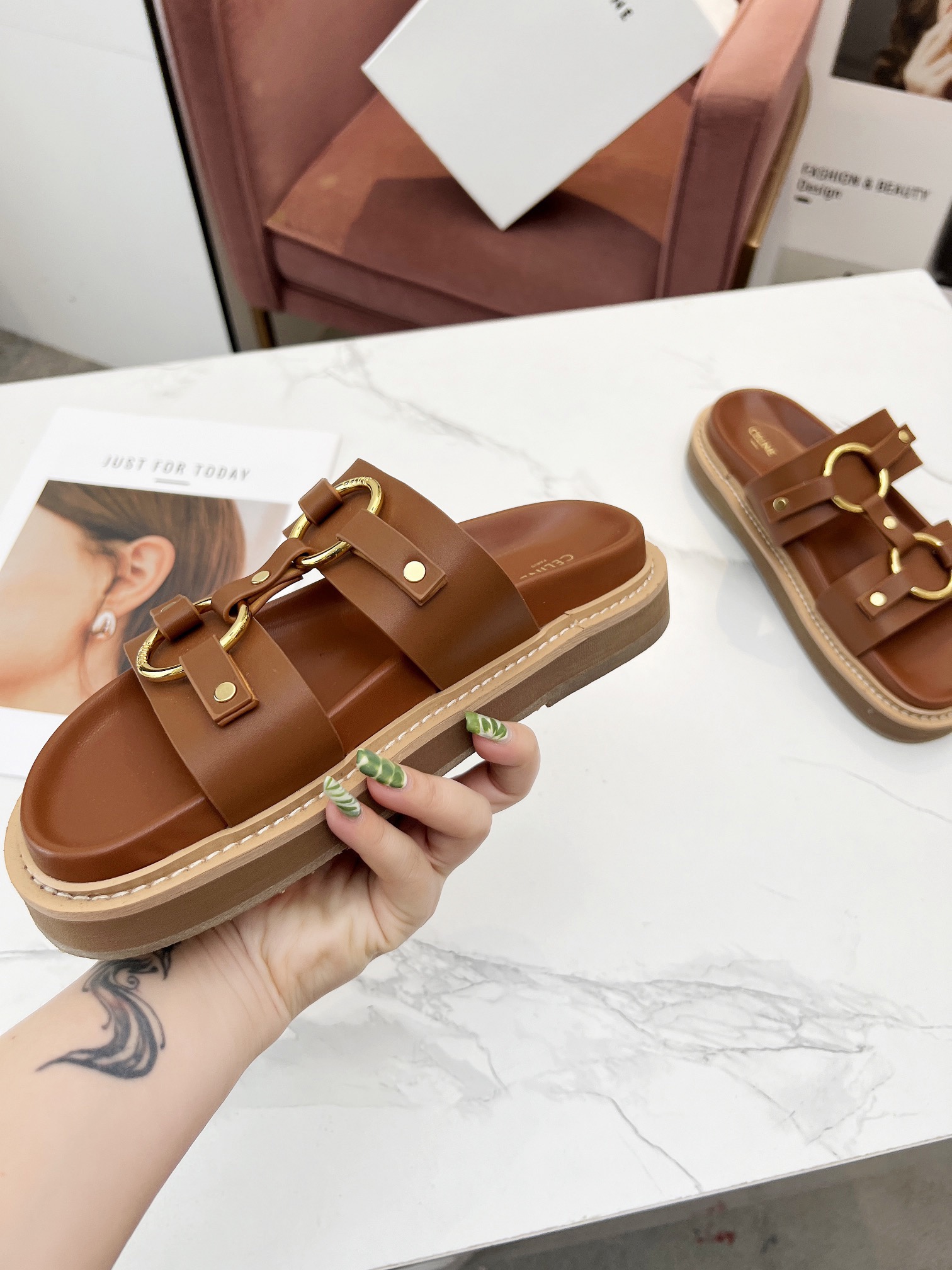 Women Top Quality C*eline shoes