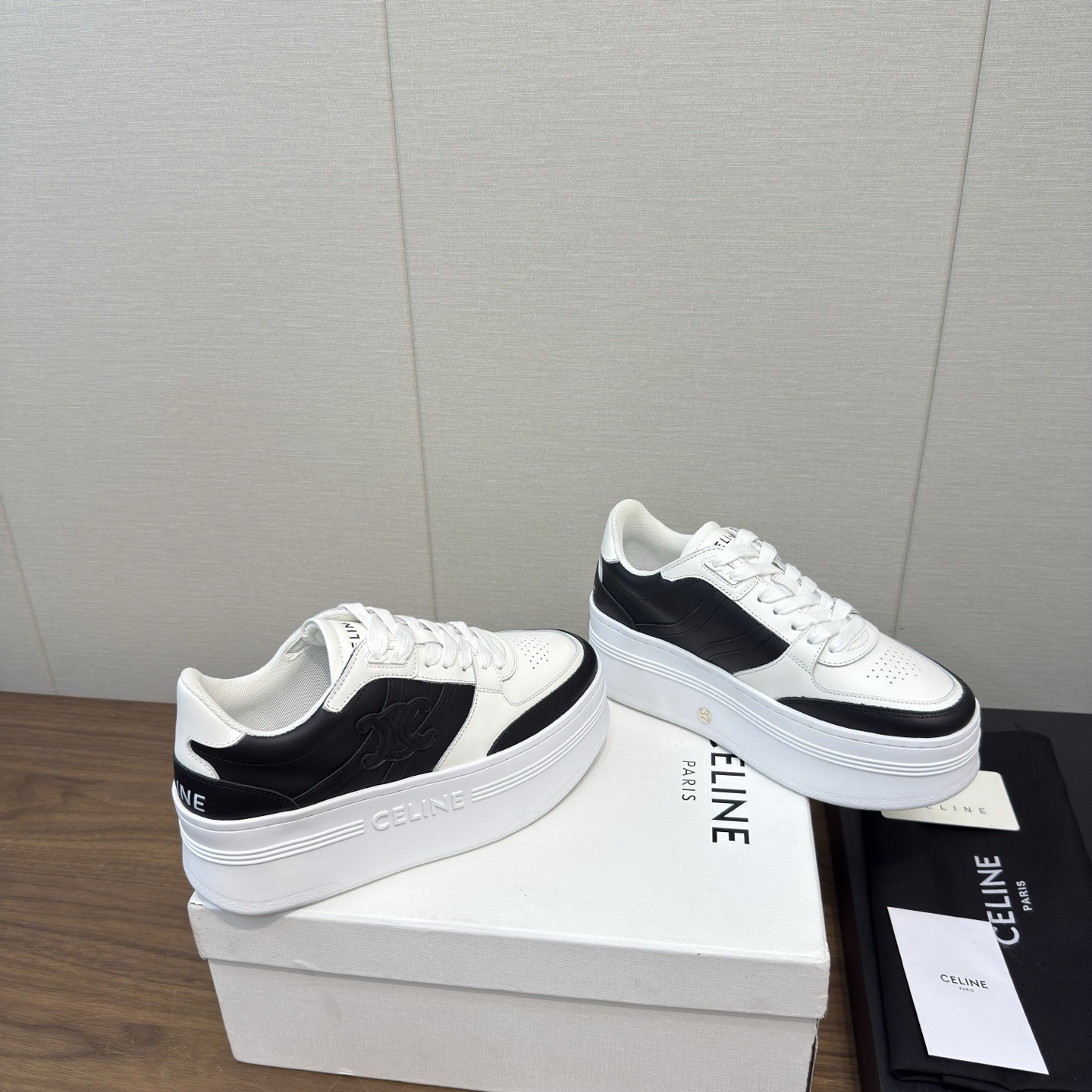 Women Top Quality C*eline shoes