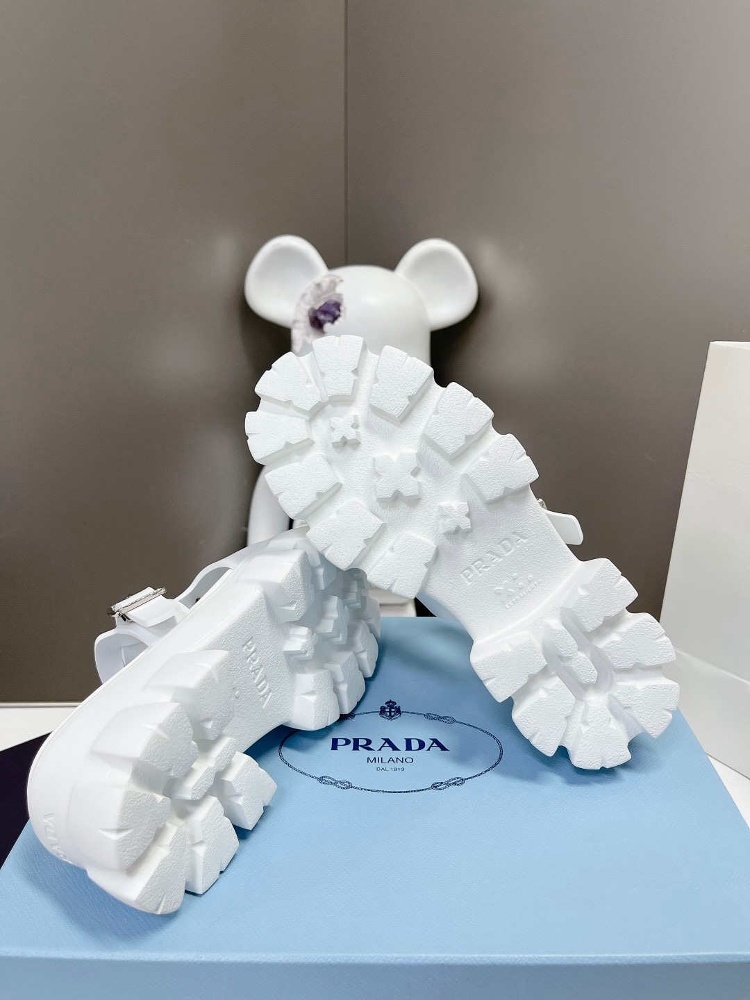 Women Top Quality P*rada shoes