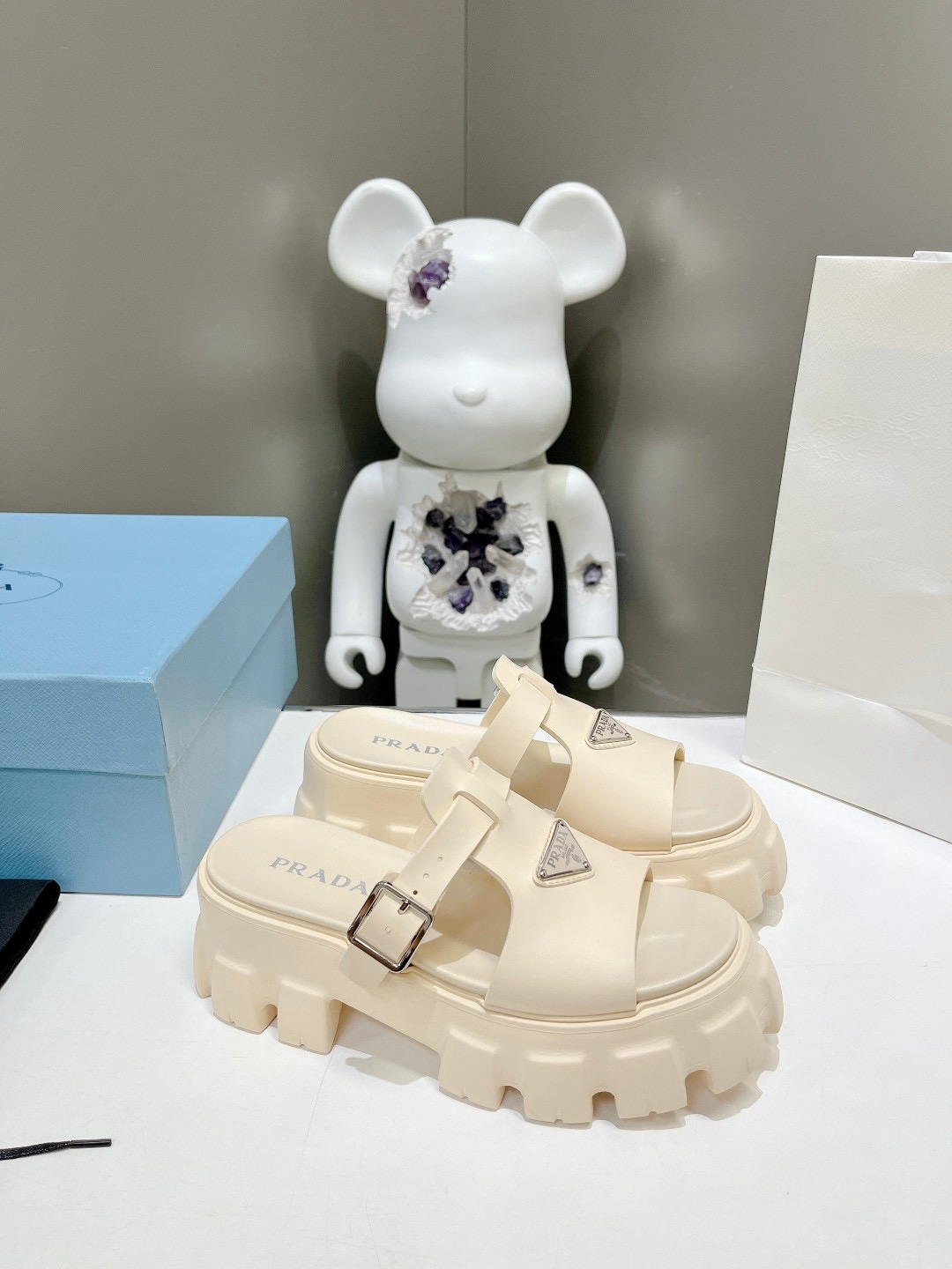 Women Top Quality P*rada shoes