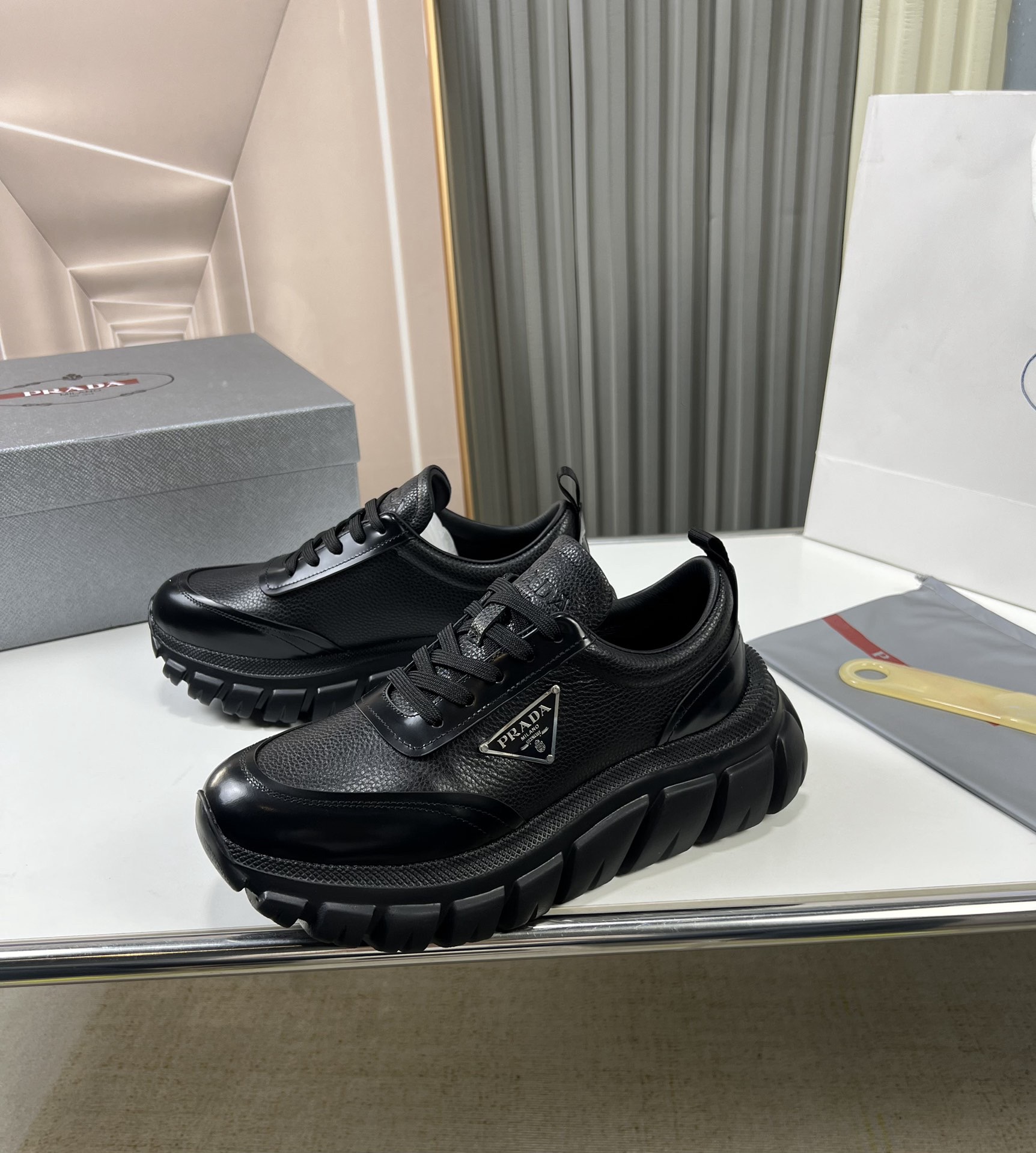 Women Men Top Quality P*rada shoes