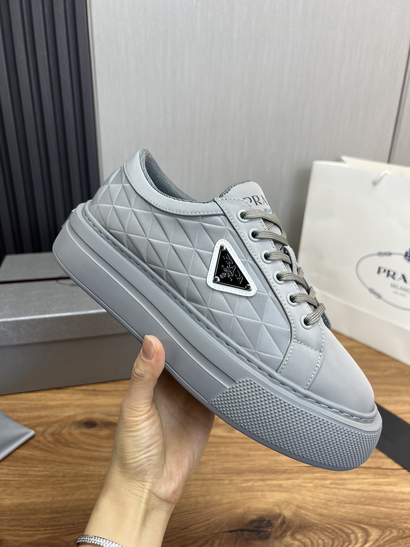 Women Men Top Quality P*rada shoes