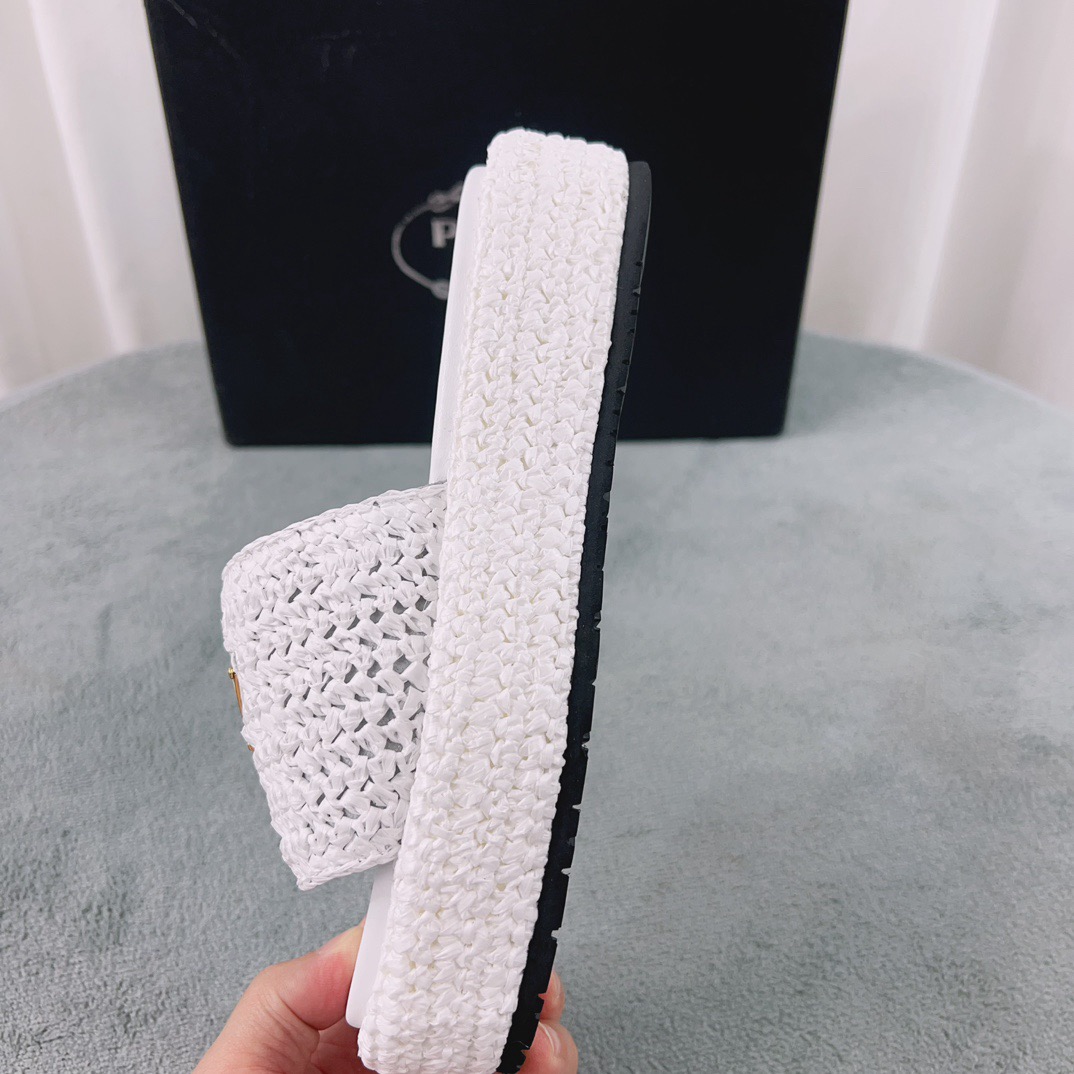 Women Top Quality P*rada shoes