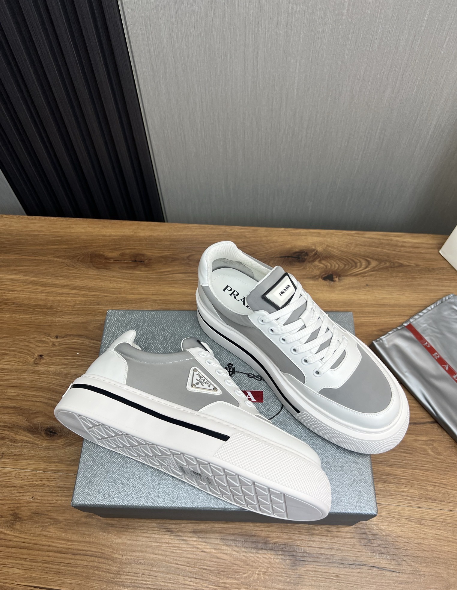 Women Men Top Quality P*rada shoes