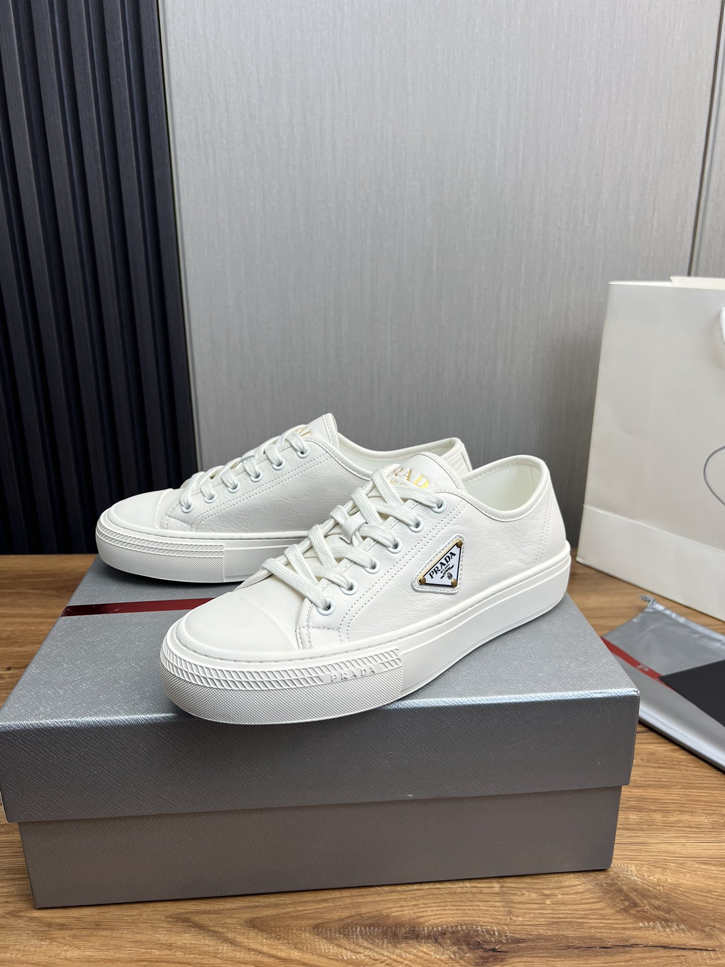 Women Men Top Quality P*rada shoes