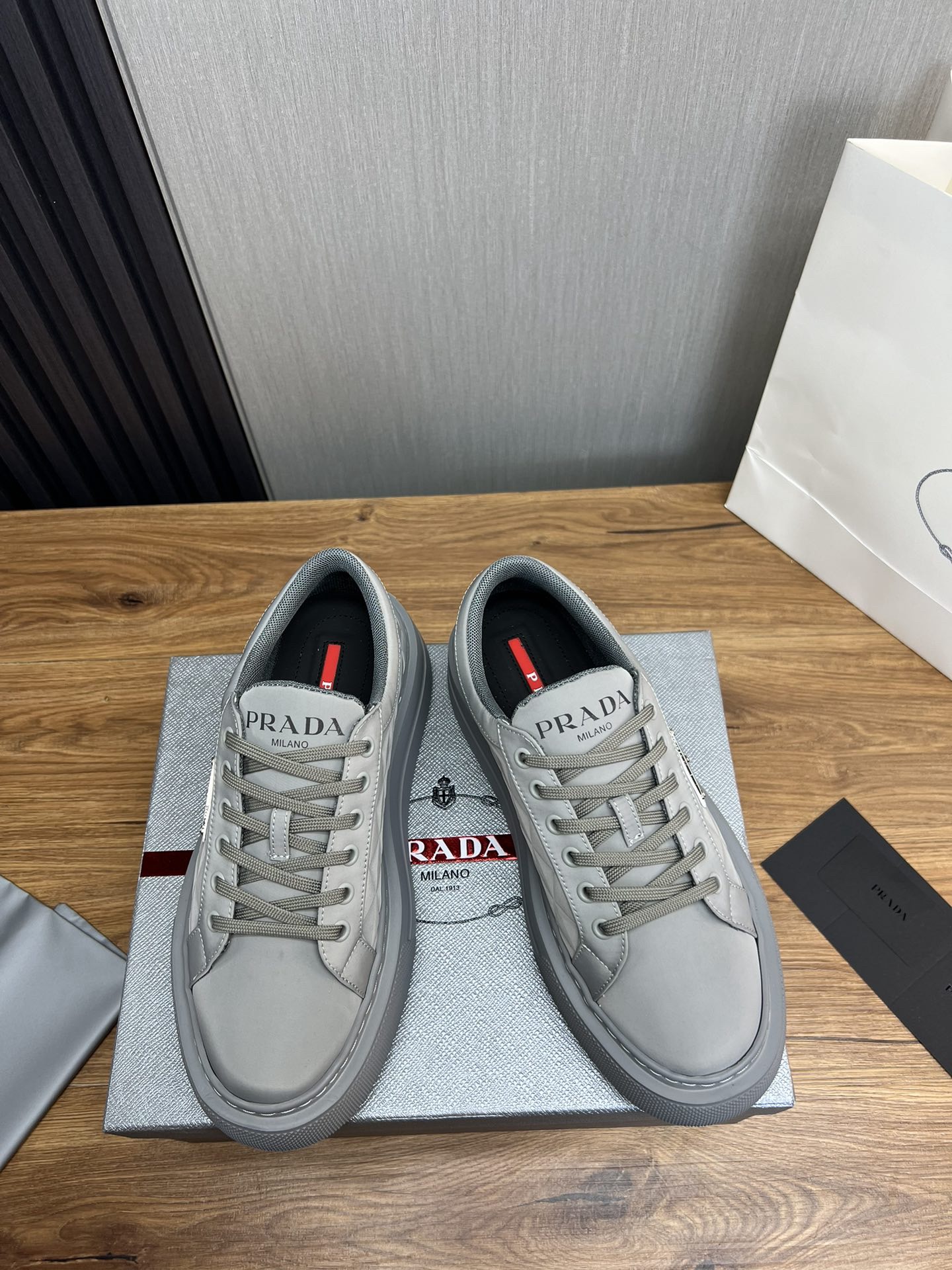 Women Men Top Quality P*rada shoes